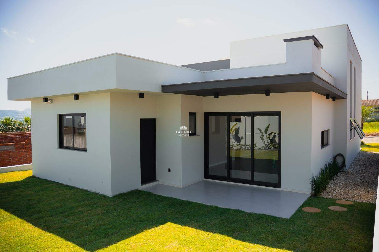 Casa à venda no Universitário: 