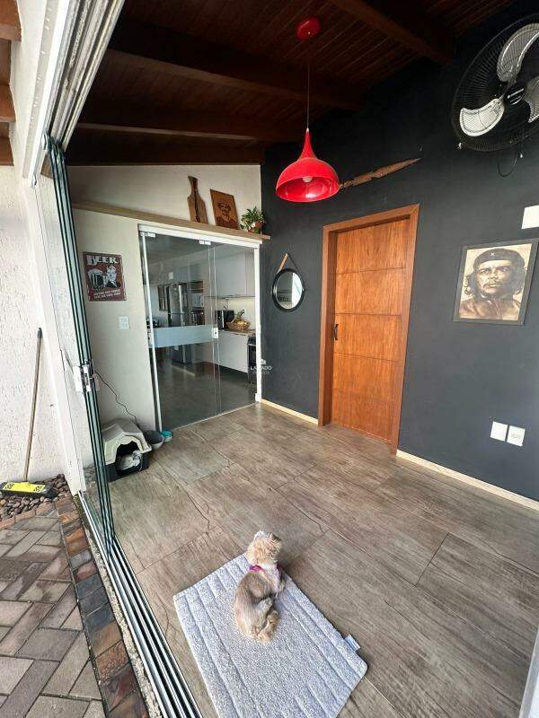 Casa à venda no Centenário: 