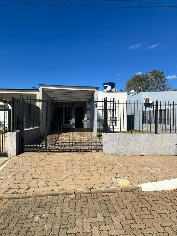 Casa à venda no Centenário: 