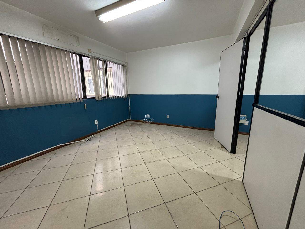Sala comercial à venda no Centro: