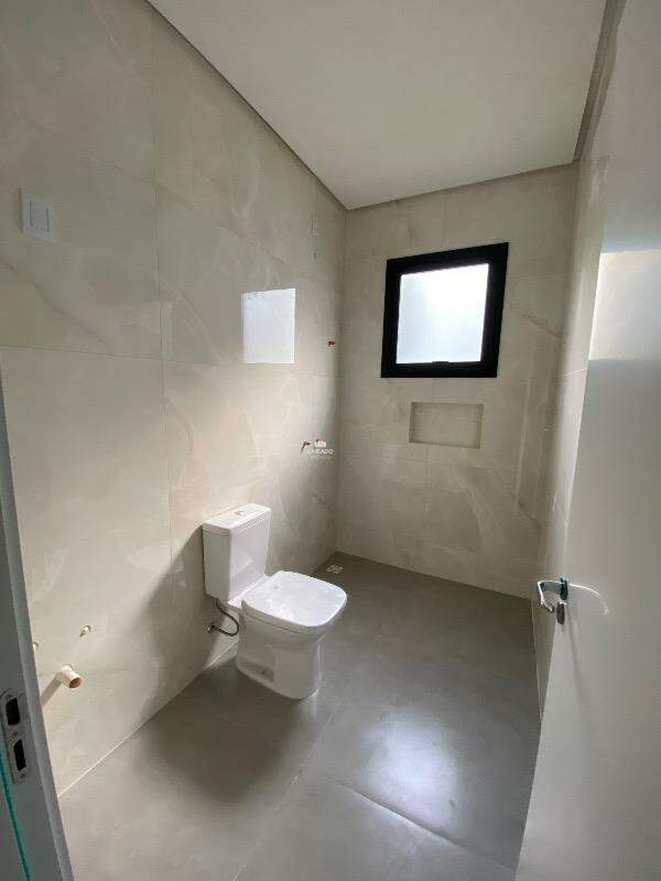 Casa à venda no Universitário: