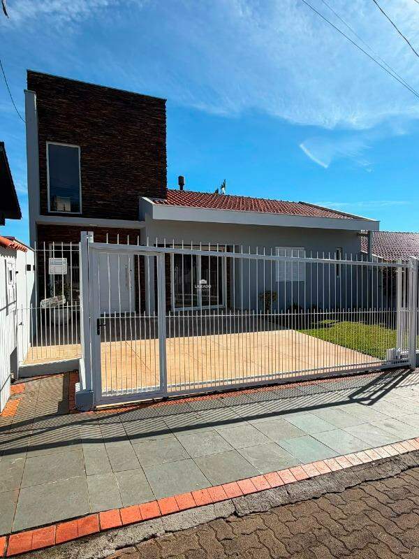 Casa, 3 quartos, 184 m² - Foto 1