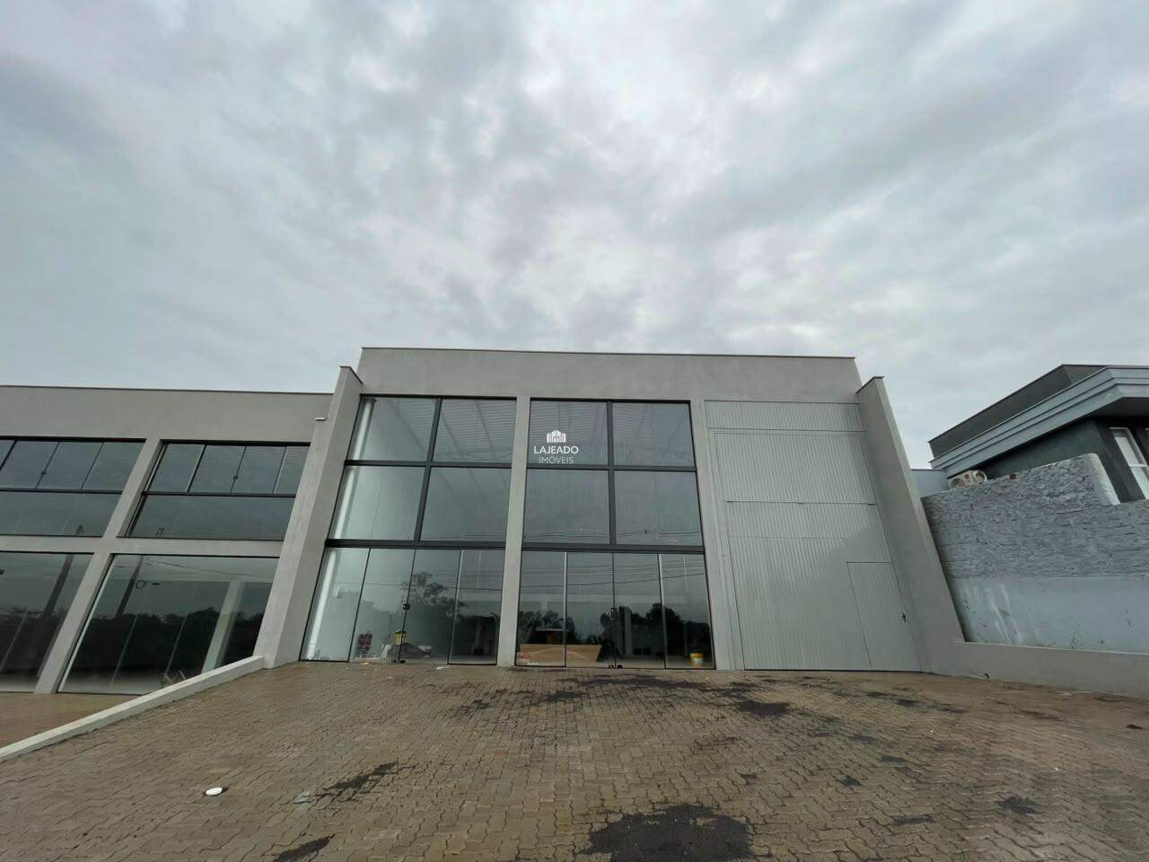 Loja-Salão, 330 m² - Foto 1