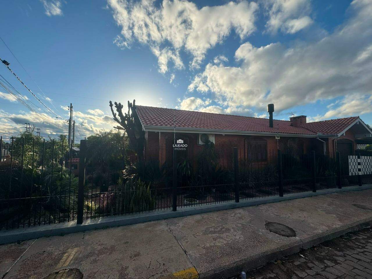 Casa à venda no Oriental: 