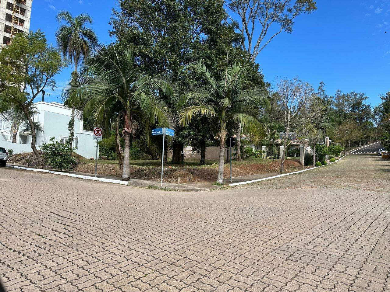 Terreno à venda no Universitário: 