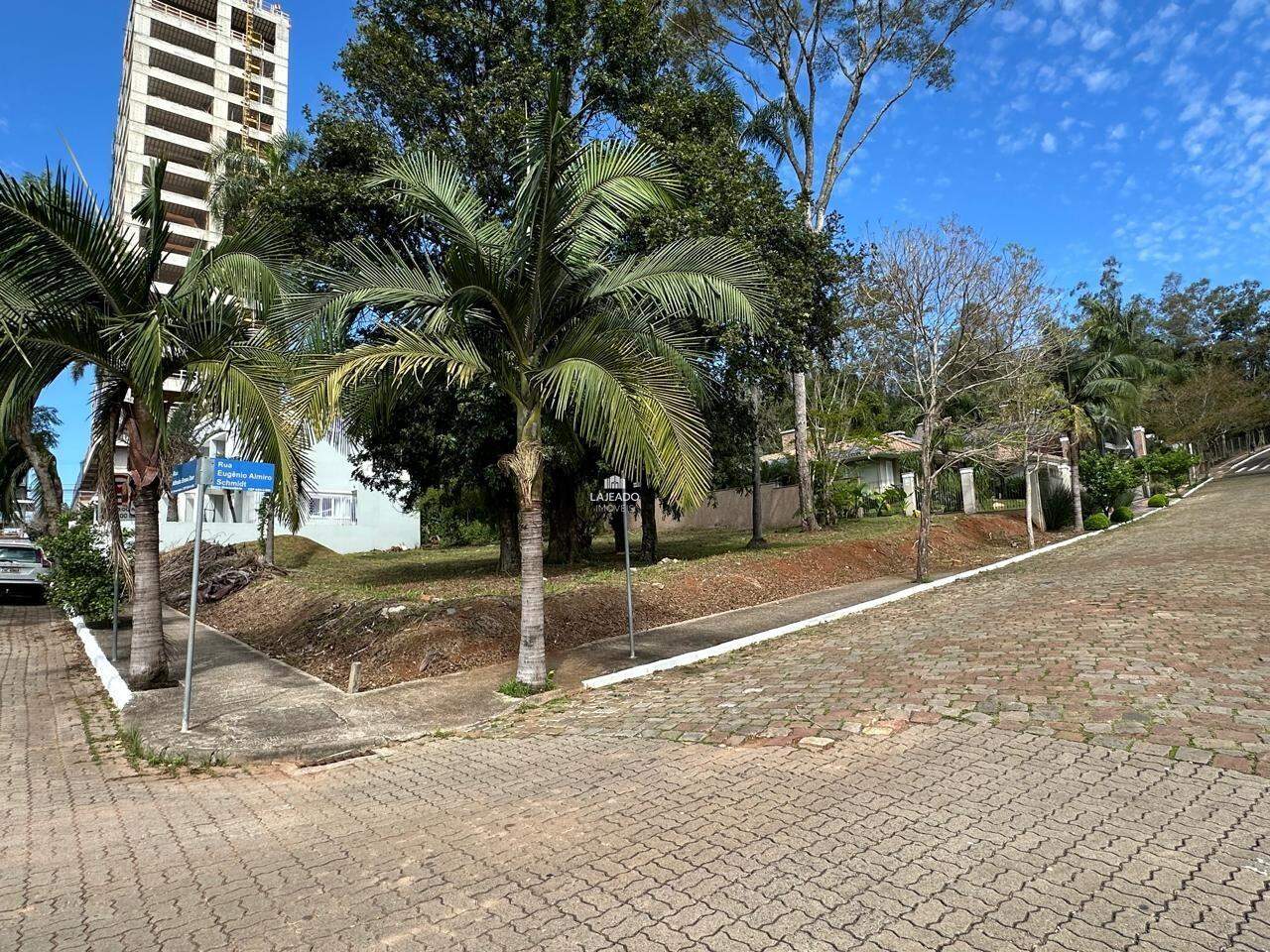Terreno à venda no Universitário: 