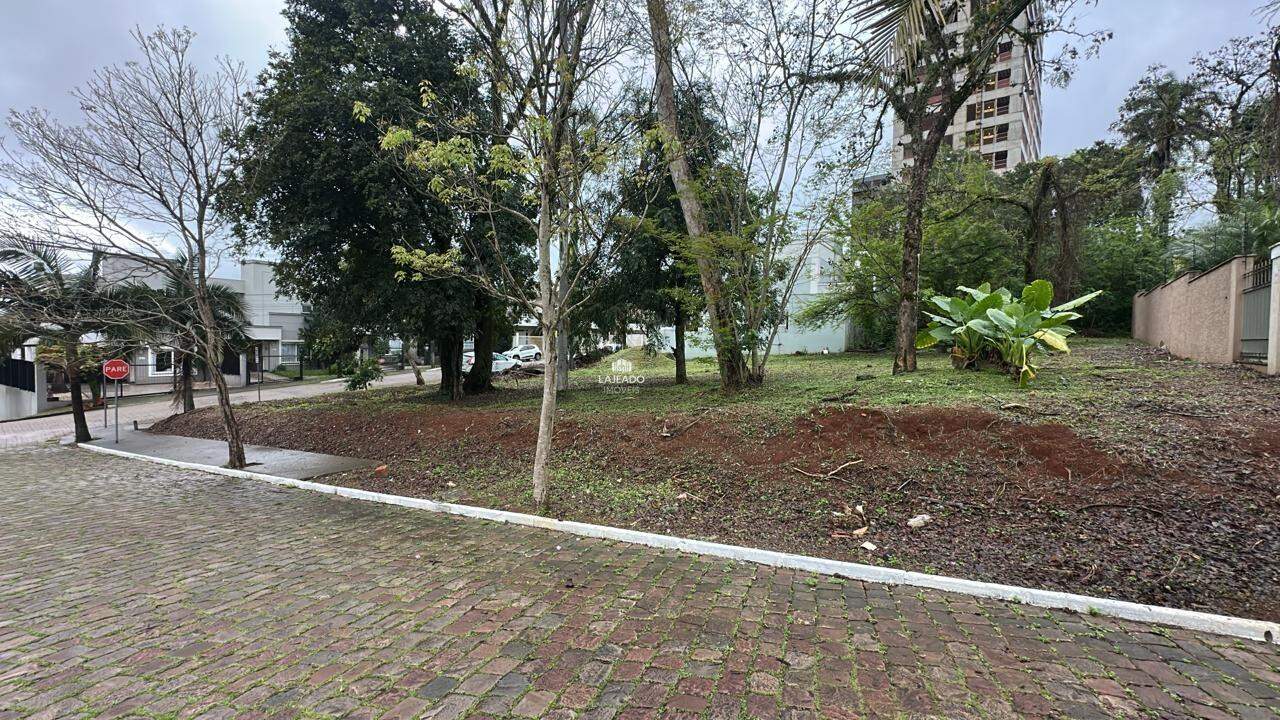 Terreno à venda no Universitário: