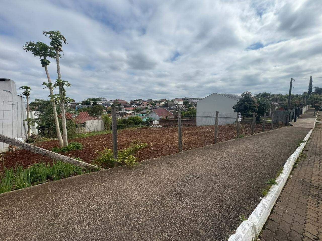 Terreno à venda no Centenário: 