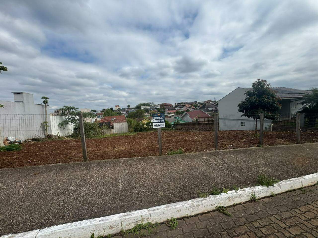 Terreno à venda no Centenário: 