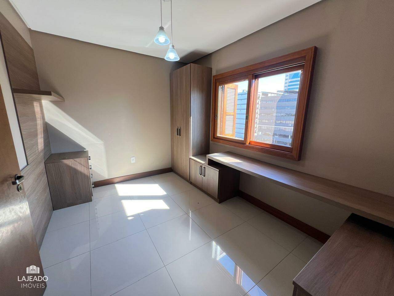 Apartamento à venda com 3 quartos, 159m² - Foto 11