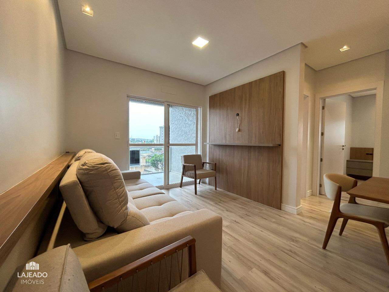 Apartamento à venda com 2 quartos, 76m² - Foto 2