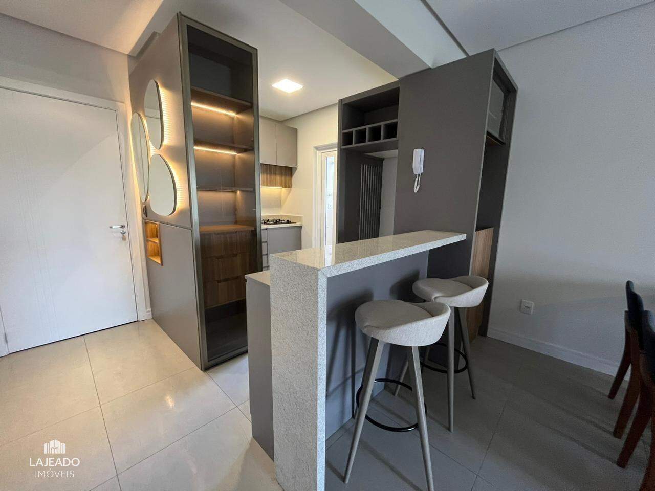 Apartamento à venda com 2 quartos, 84m² - Foto 3