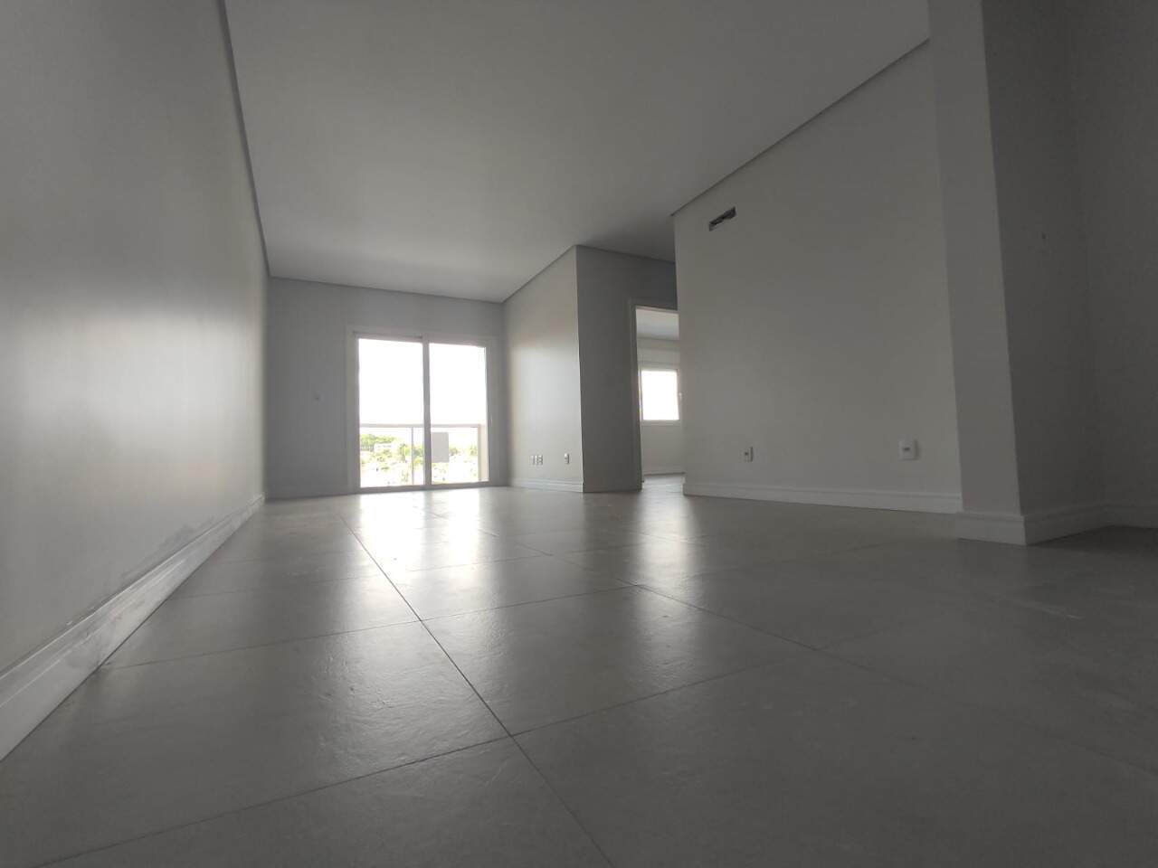 Apartamento à venda com 2 quartos, 76m² - Foto 4