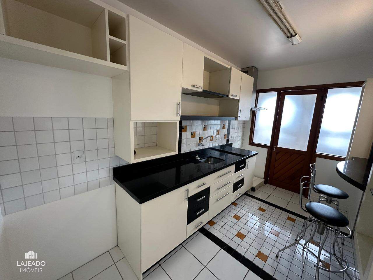 Apartamento à venda com 2 quartos, 62m² - Foto 5