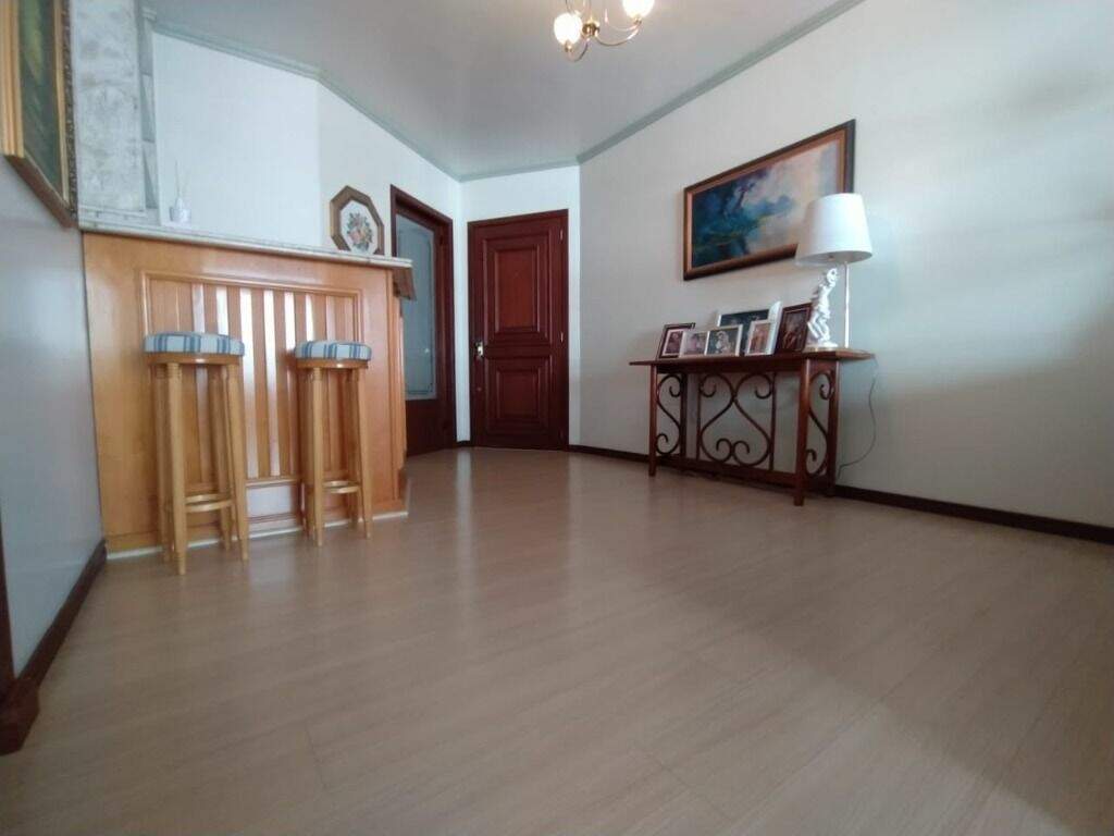 Apartamento à venda com 3 quartos, 101m² - Foto 2