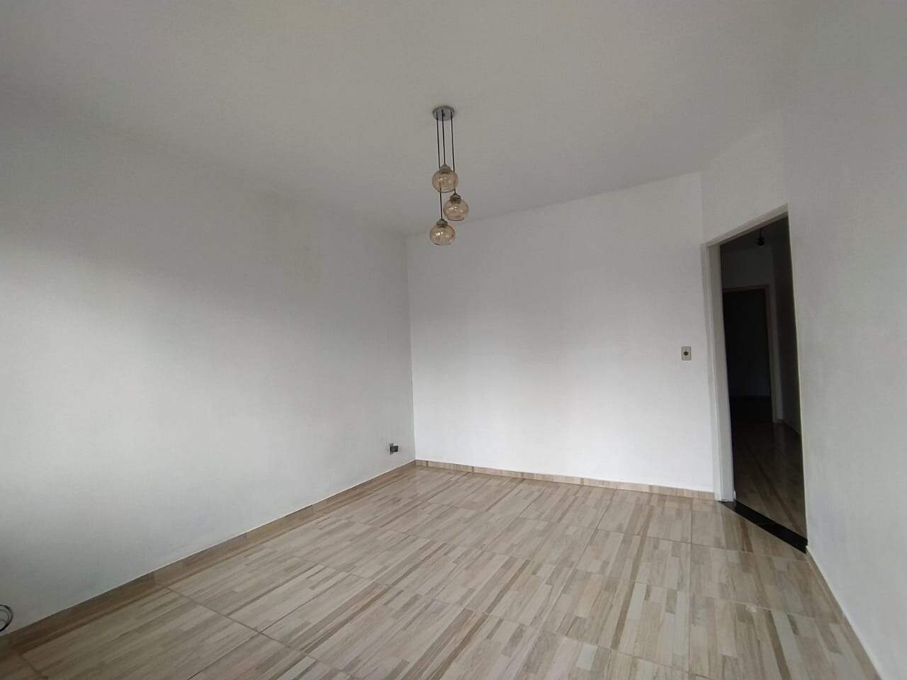 Casa à venda com 3 quartos, 370m² - Foto 2