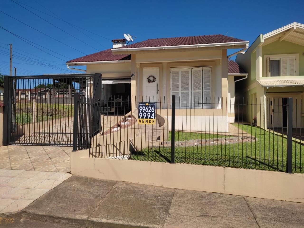 Casa à venda com 3 quartos, 120m² - Foto 1