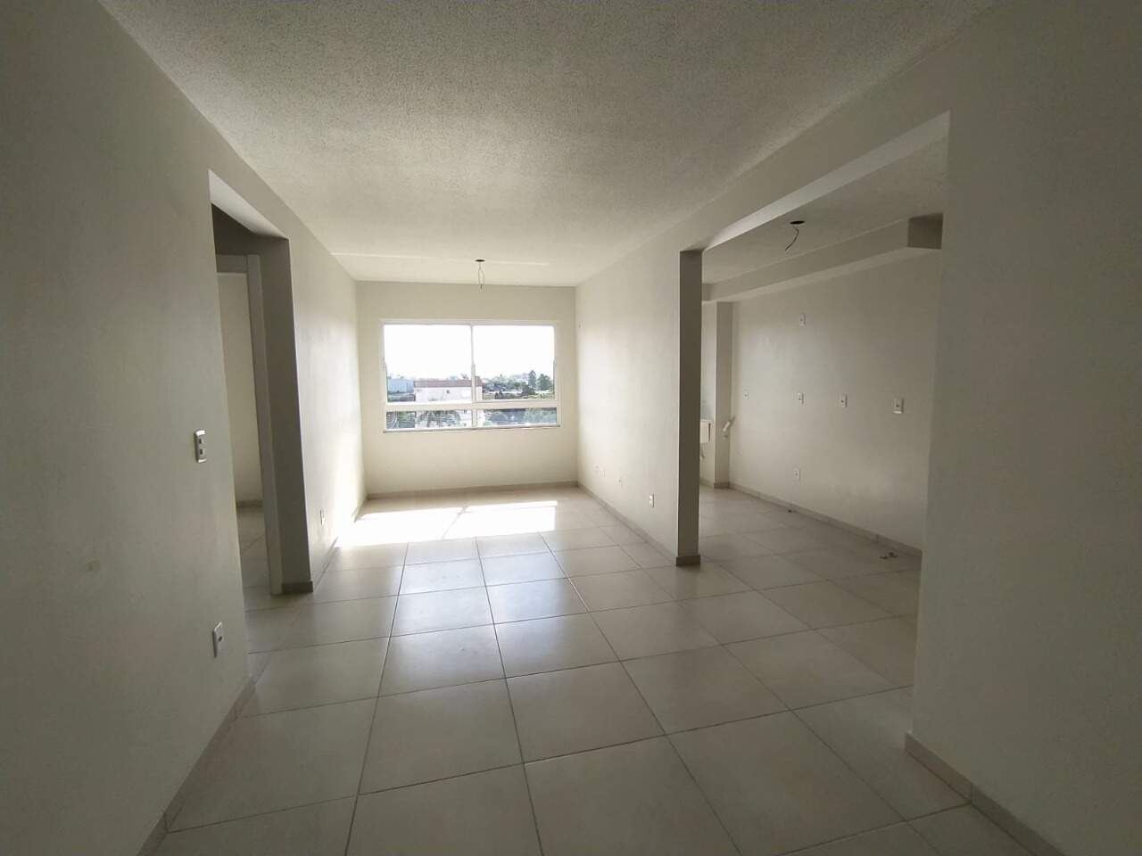 Apartamento à venda com 2 quartos, 75m² - Foto 3