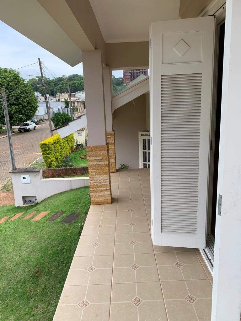 Casa à venda com 3 quartos, 360m² - Foto 2