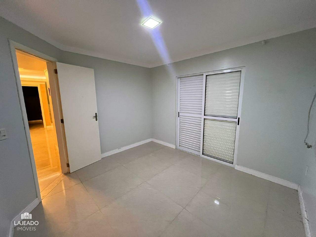 Casa à venda com 4 quartos, 236m² - Foto 20