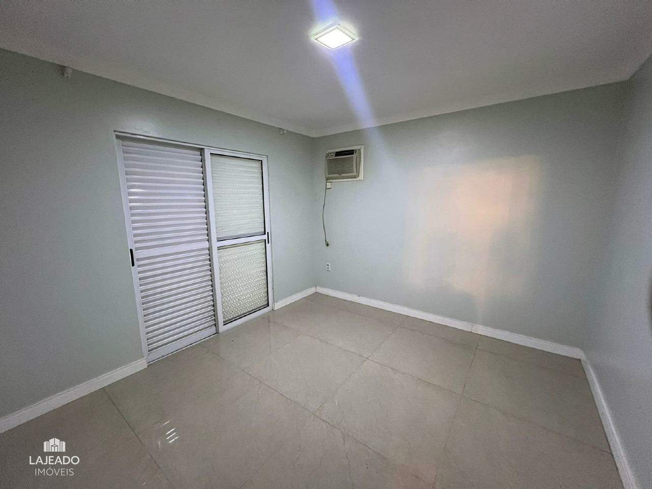 Casa à venda com 4 quartos, 236m² - Foto 19