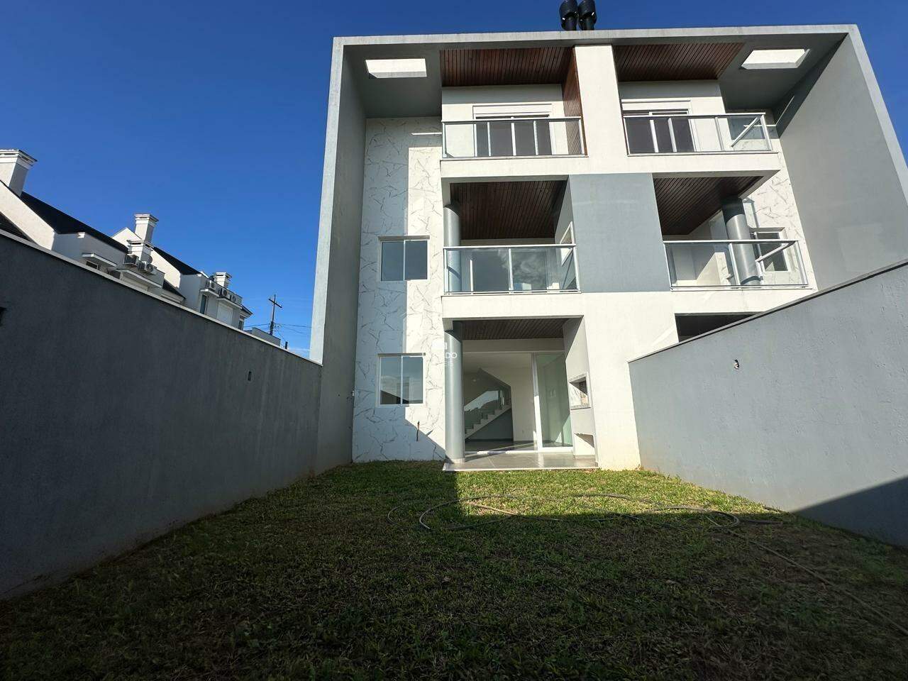 Sobrado à venda no Universitário: 