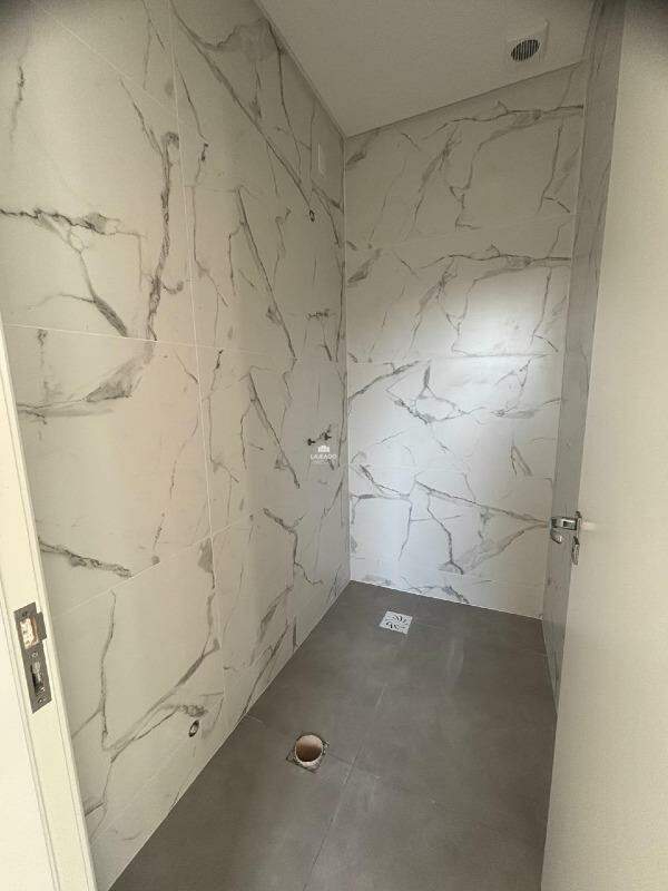 Sobrado à venda no Universitário: 