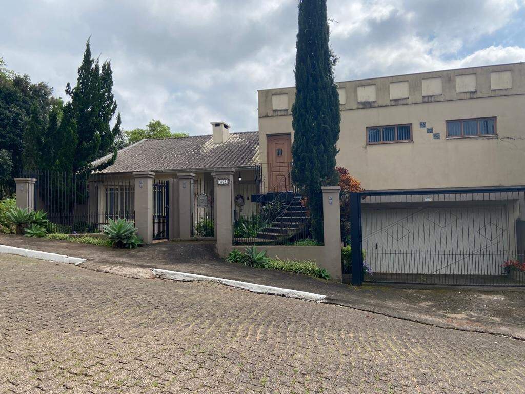 Casa à venda com 3 quartos, 299m² - Foto 1