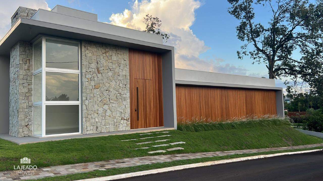 Casa de Condomínio à venda com 4 quartos, 342m² - Foto 2