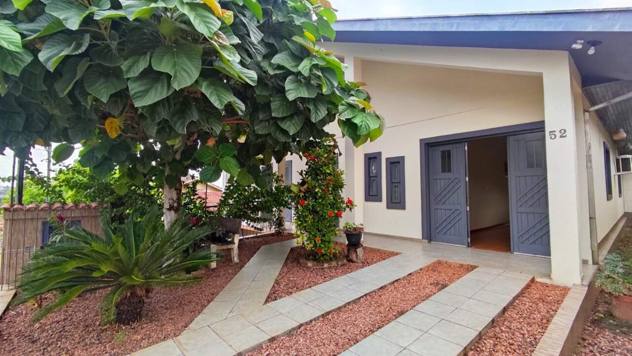 Casa à venda com 3 quartos, 320m² - Foto 1