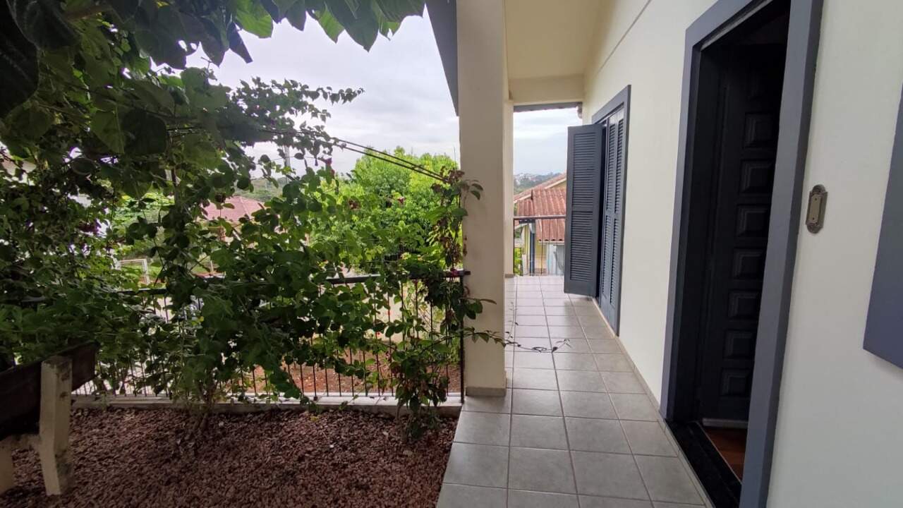 Casa à venda com 3 quartos, 320m² - Foto 3