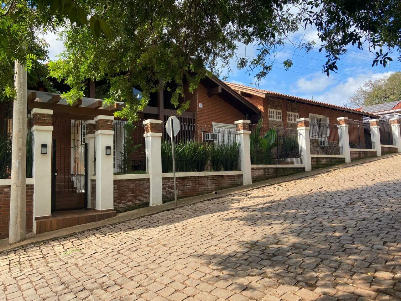 Casa à venda com 3 quartos, 300m² - Foto 1