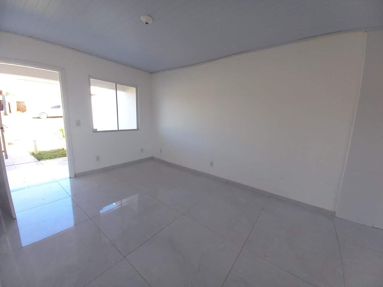 Casa à venda com 2 quartos, 70m² - Foto 4