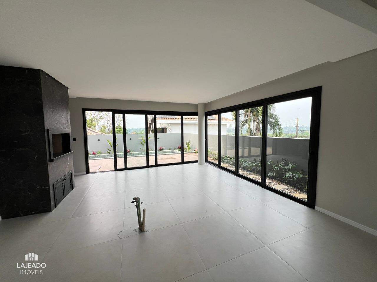 Casa à venda com 3 quartos, 212m² - Foto 5