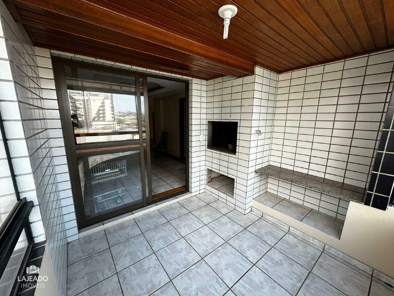 Apartamento para alugar com 3 quartos, 228m² - Foto 6