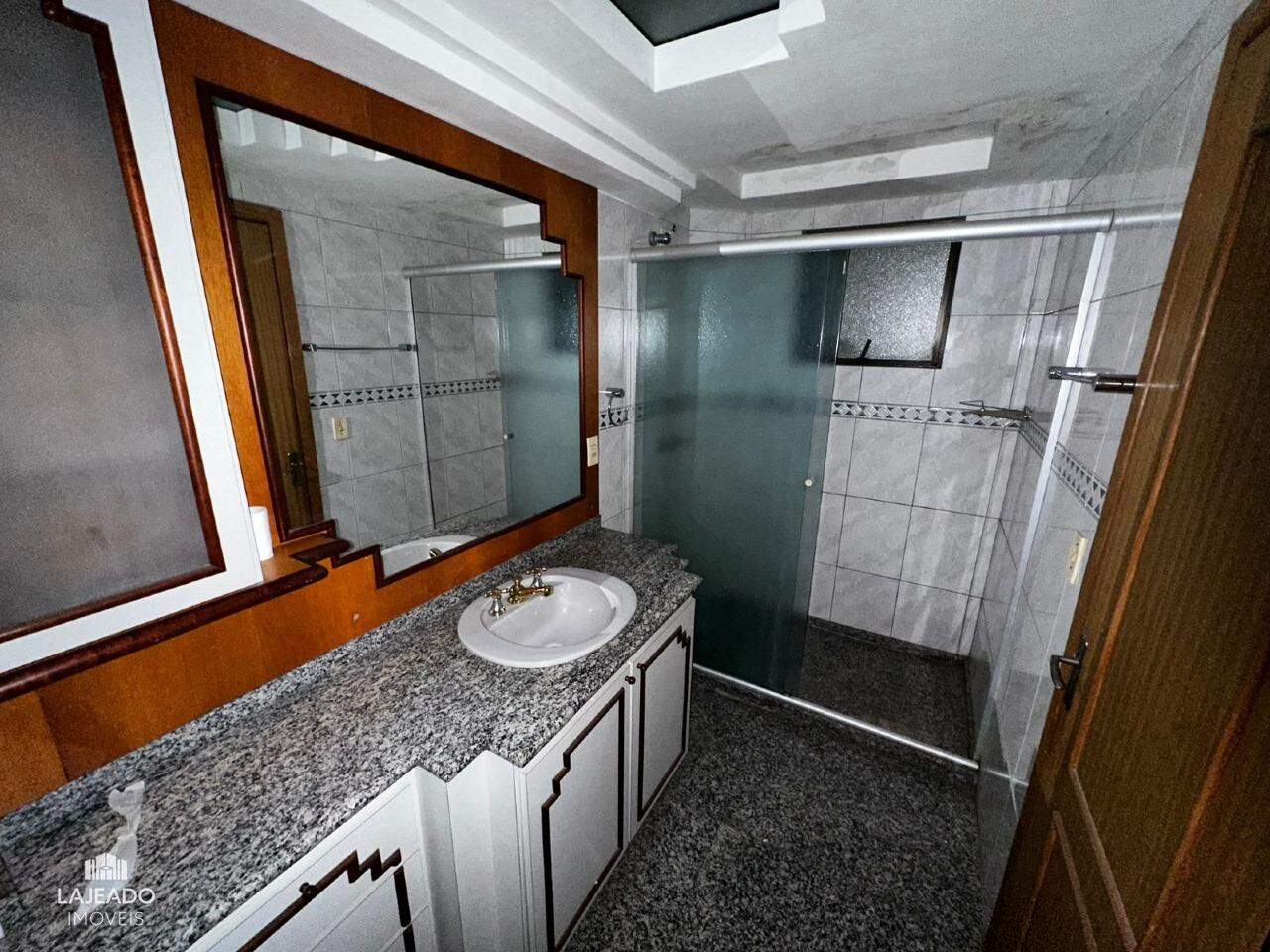 Apartamento para alugar com 3 quartos, 228m² - Foto 14