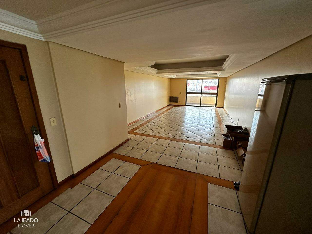 Apartamento para alugar com 3 quartos, 228m² - Foto 2