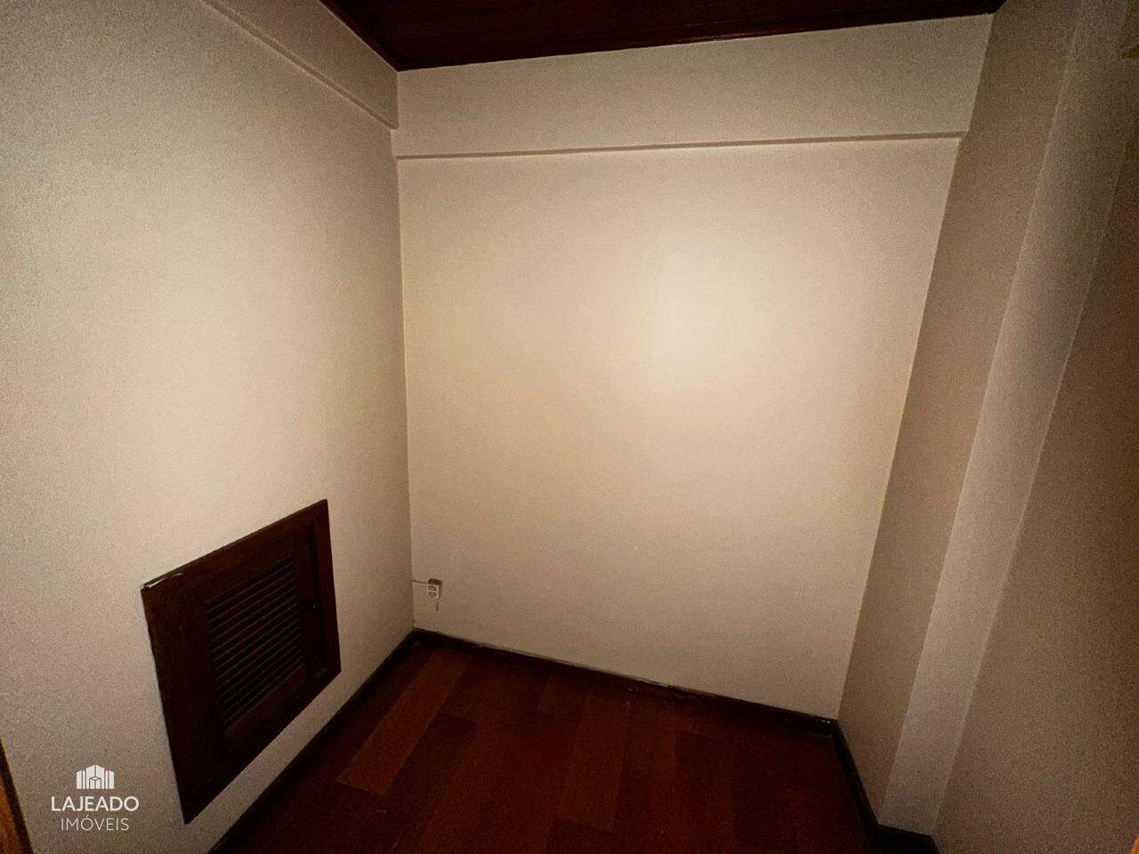 Apartamento para alugar com 3 quartos, 228m² - Foto 11