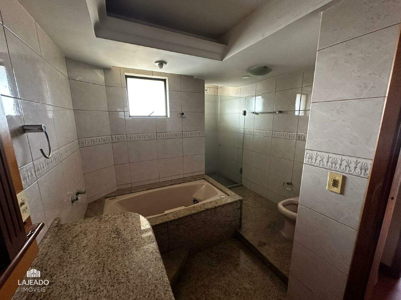 Apartamento para alugar com 3 quartos, 228m² - Foto 16