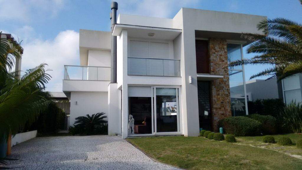 Casa à venda com 5 quartos, 238m² - Foto 1