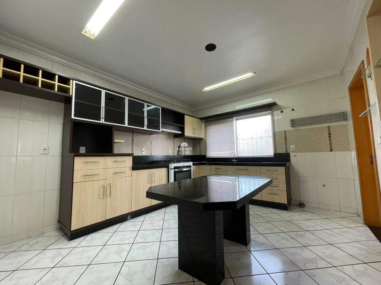 Casa, 3 quartos, 270 m² - Foto 14