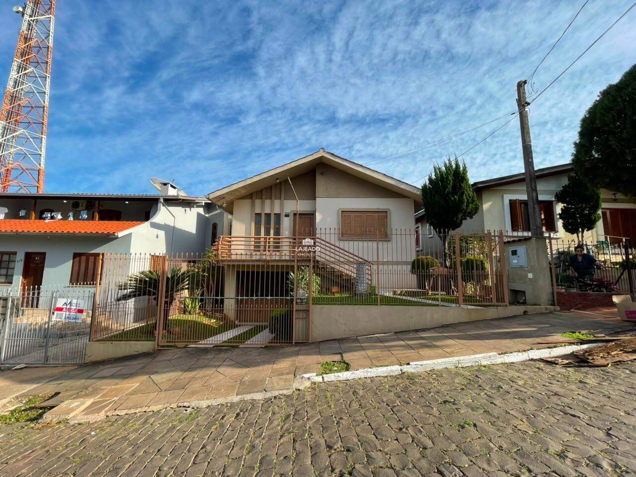 Casa, 3 quartos, 270 m² - Foto 1