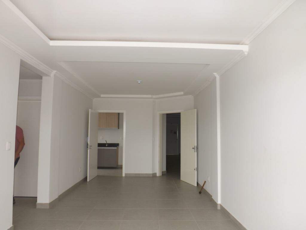 Apartamento para alugar com 2 quartos, 77m² - Foto 2