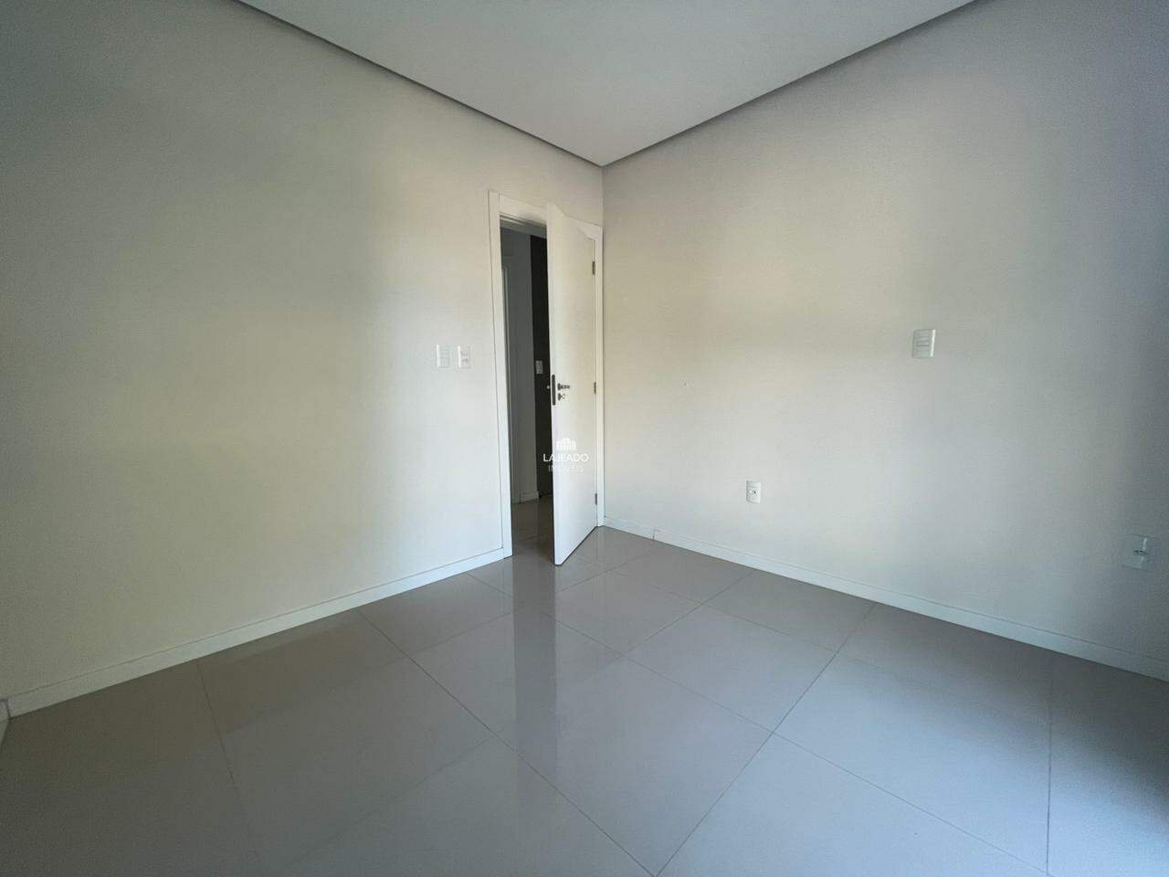 Apartamento para aluguel no Carneiros: 