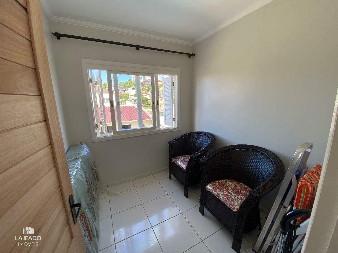 Casa à venda com 3 quartos, 120m² - Foto 11