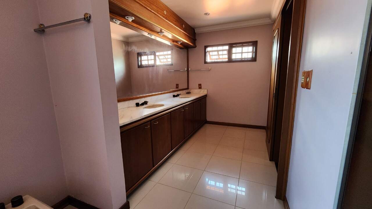 Casa para alugar com 4 quartos, 415m² - Foto 21