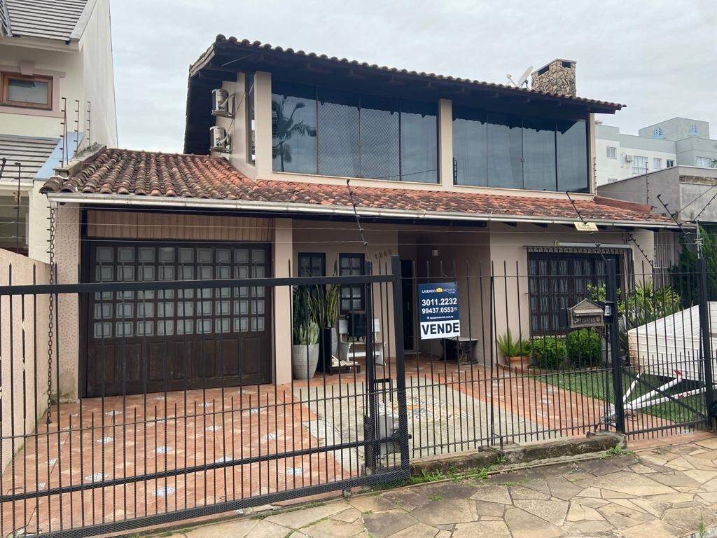 Casa à venda com 4 quartos, 235m² - Foto 1