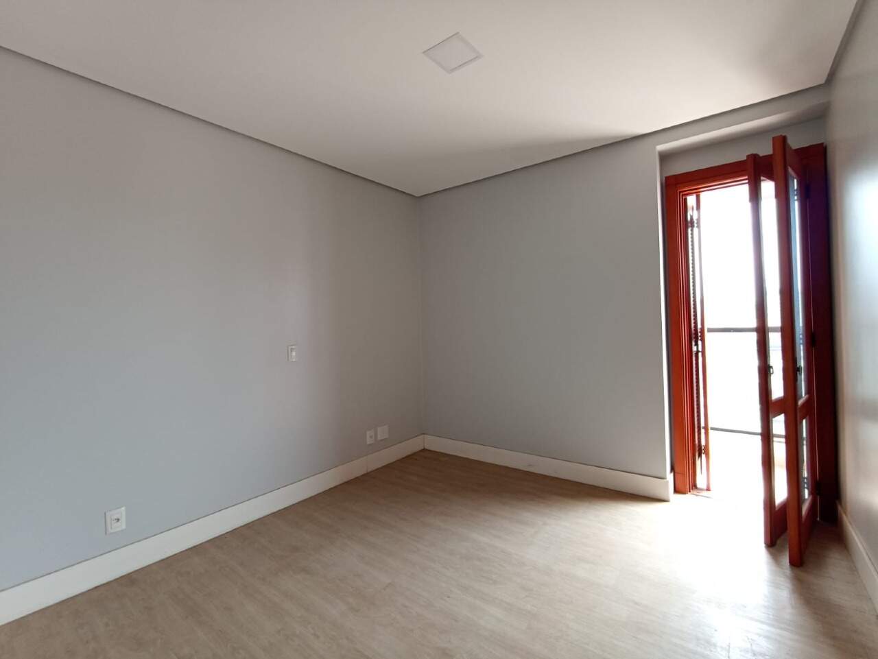 Apartamento para alugar com 3 quartos, 150m² - Foto 15