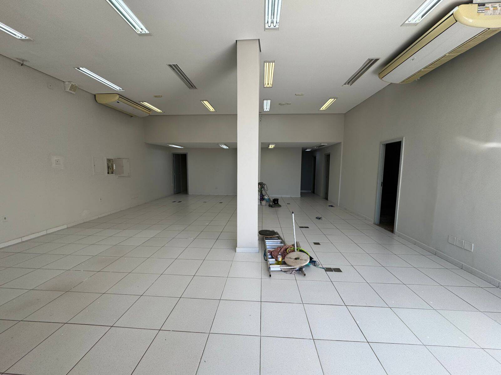 Loja para aluguel no Vila Satélite: 