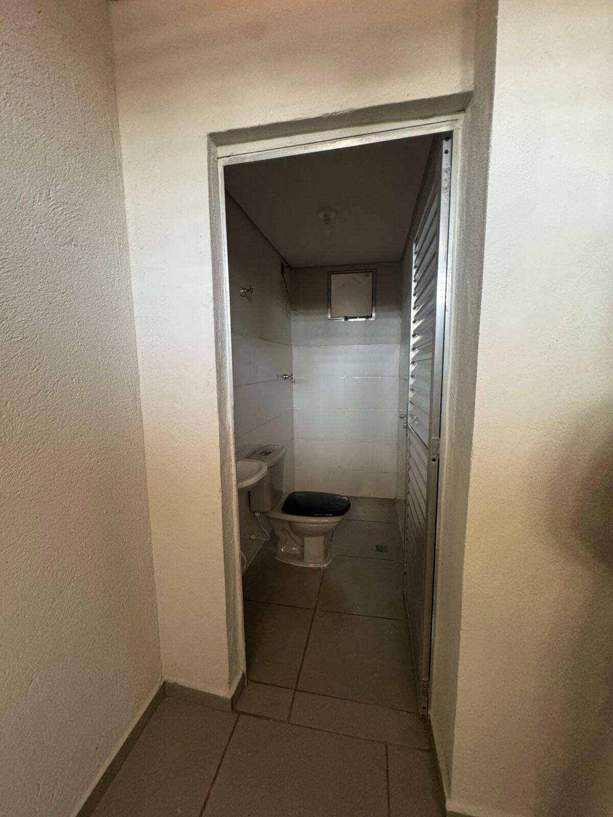 Kitnet para aluguel no Monte Castelo: 